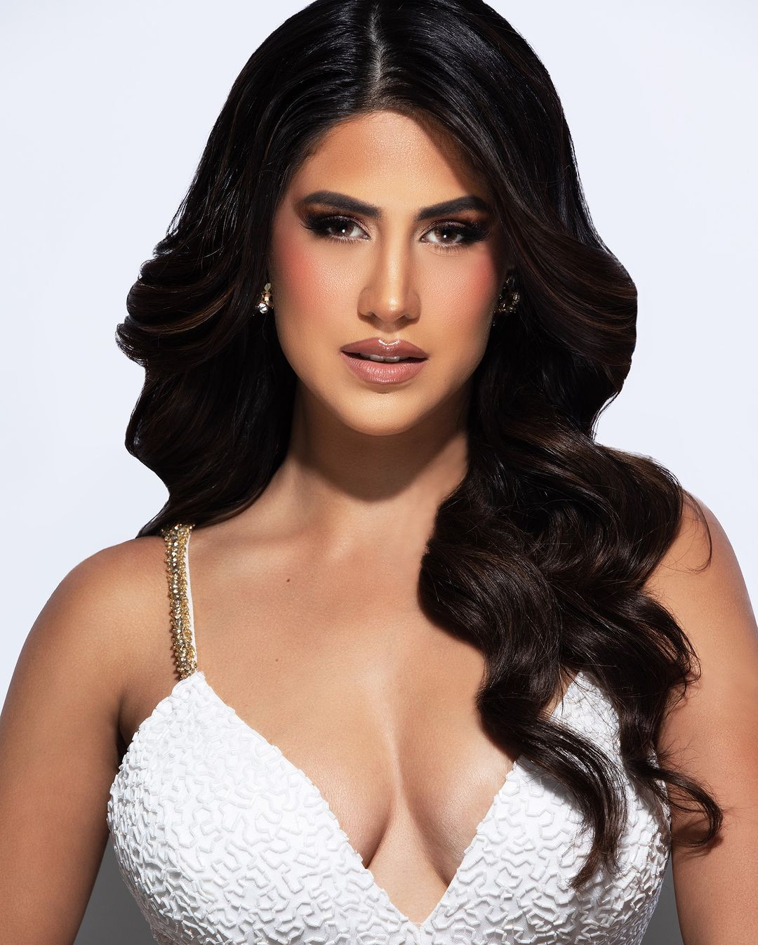 Người đẹp đang theo học bằng thạc sĩ ngành Kiến trúc. Ngoài ra, Ashley Melendez còn là người mẫu, nhân viên tiếp thị bán hàng ở quê nhà.