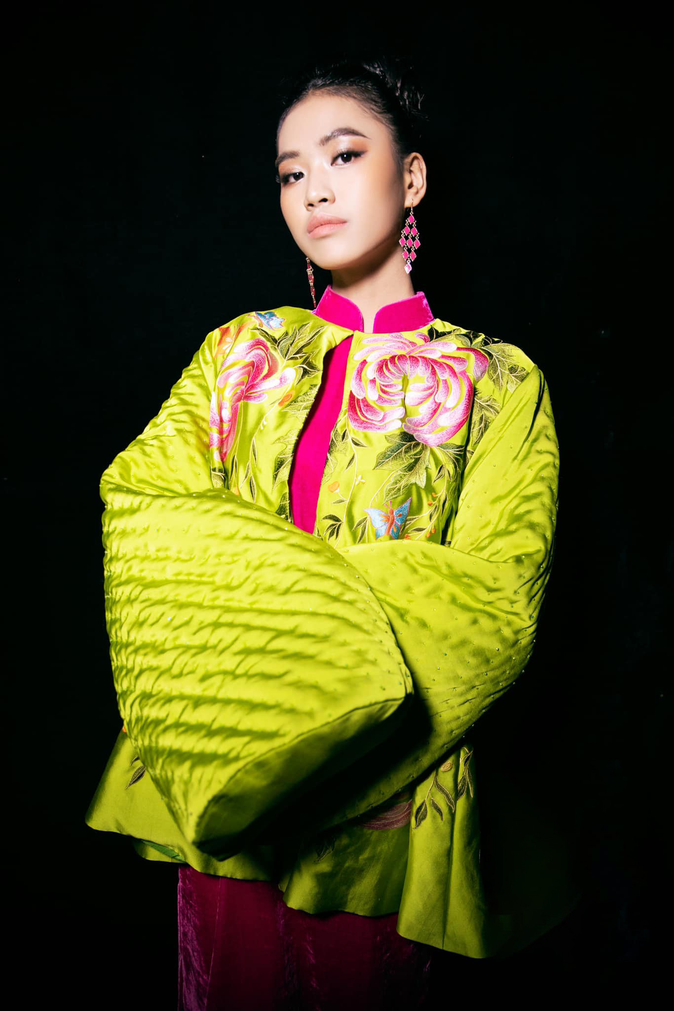 Người đẹp làm người mẫu khoảng 2 năm nay, trình diễn catwalk cho nhiều nhà thiết kế tại các mùa Tuần lễ thời trang.