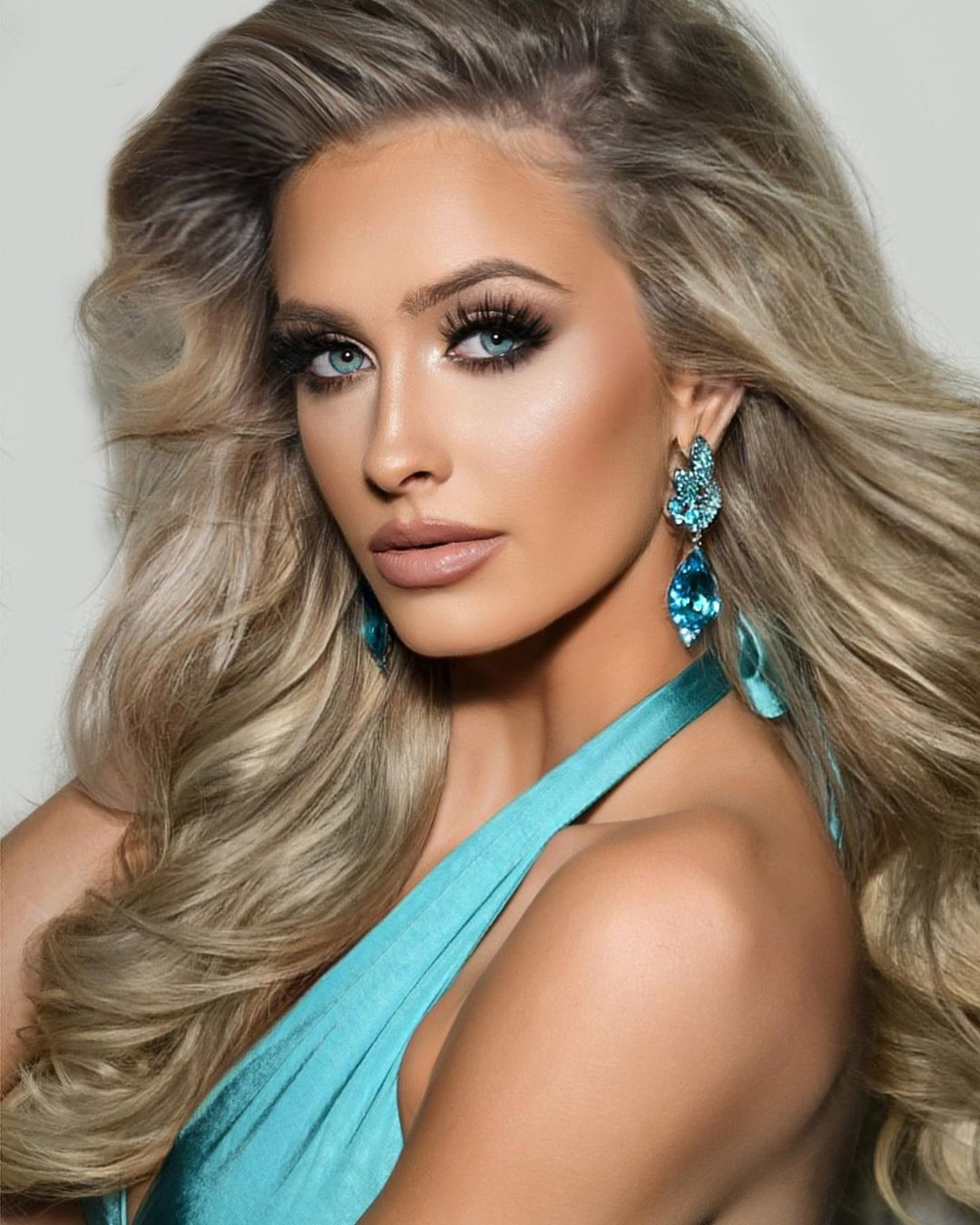 Cuộc thi Miss America 2024 có sự tham gia của 51 thí sinh, tuy nhiên vòng chung kết chỉ có top 11 người đẹp. Tân hoa hậu nhận được học bổng trị giá 50.000 USD.