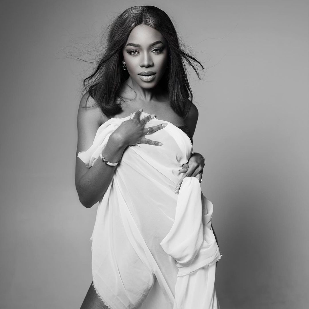 Amy Gueye là người đẹp có kinh nghiệm thi sắc đẹp ấn tượng. Cô từng đạt danh hiệu The Miss Globe Senegal 2019, Miss Aura International Senegal 2020.