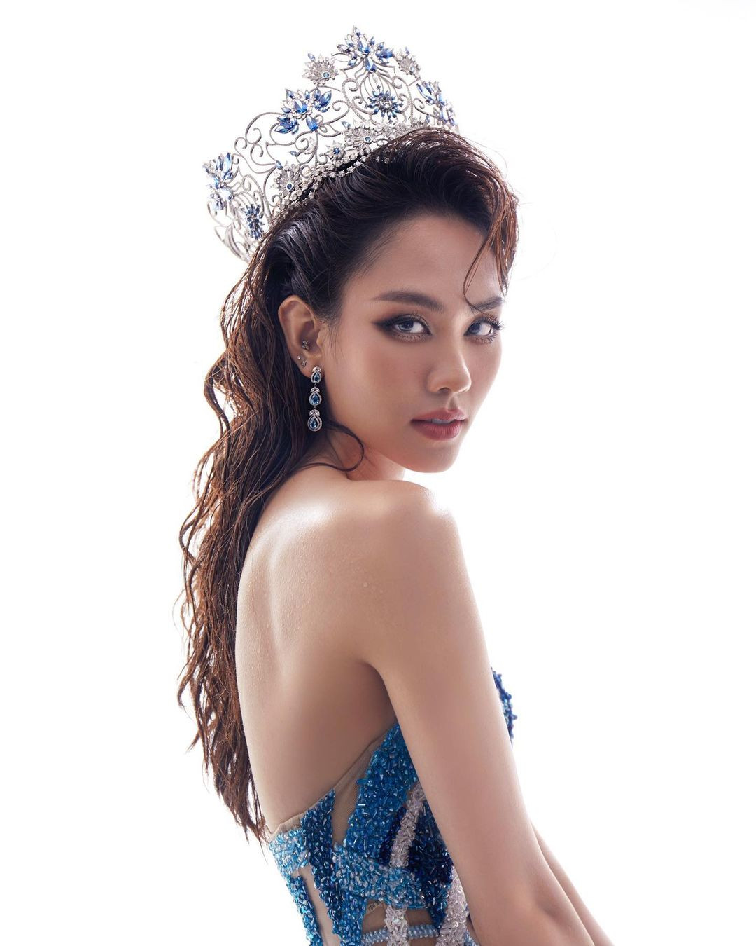 Đại diện Việt Nam - Huỳnh Nguyễn Mai Phương có 283.000 người theo dõi. Cô được đánh giá là một trong những ứng viên tiềm năng của khu vực châu Á. Mai Phương được biết đến với khả năng giao tiếp tiếng Anh lưu loát nhờ trình độ IELTS 8.0. Bên cạnh đó, cô được đánh giá có lối ứng xử tự nhiên cùng khả năng tư duy và sử dụng từ vựng một cách sắc bén.