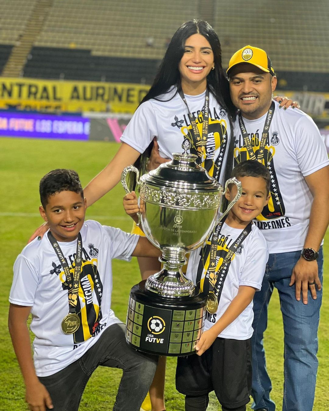 Sthefany Gutierrez và bạn trai Jorge Silva. Sthefany Gutierrez và bạn trai Jorge Silva.