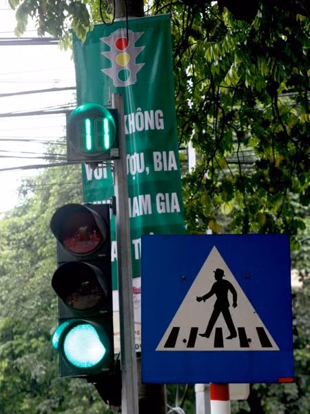 Trên phố Huế