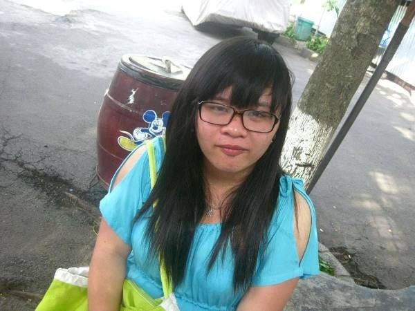 Là cô gái mập mạp lại kém xinh, Khánh từng rất tự ti về bản thân. Đã từng có thời gian, cô sống khép kín và ít giao tiếp với bạn bè vì rào cản ngoại hình