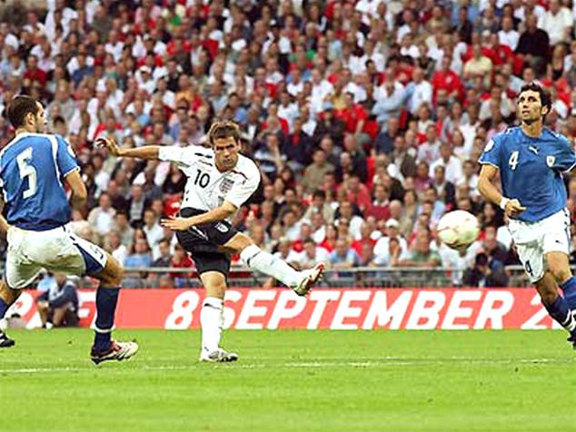 Pha quay người sút bóng điệu nghệ nâng tỷ số lên 2-0 của Owen