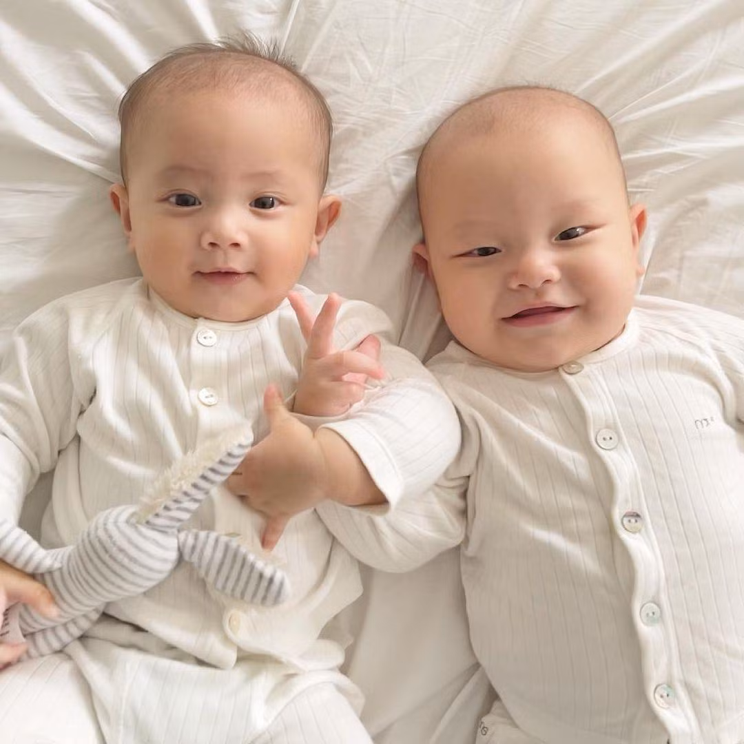 Lisa và Leon có lượng fan đông đảo chẳng kém bố mẹ.