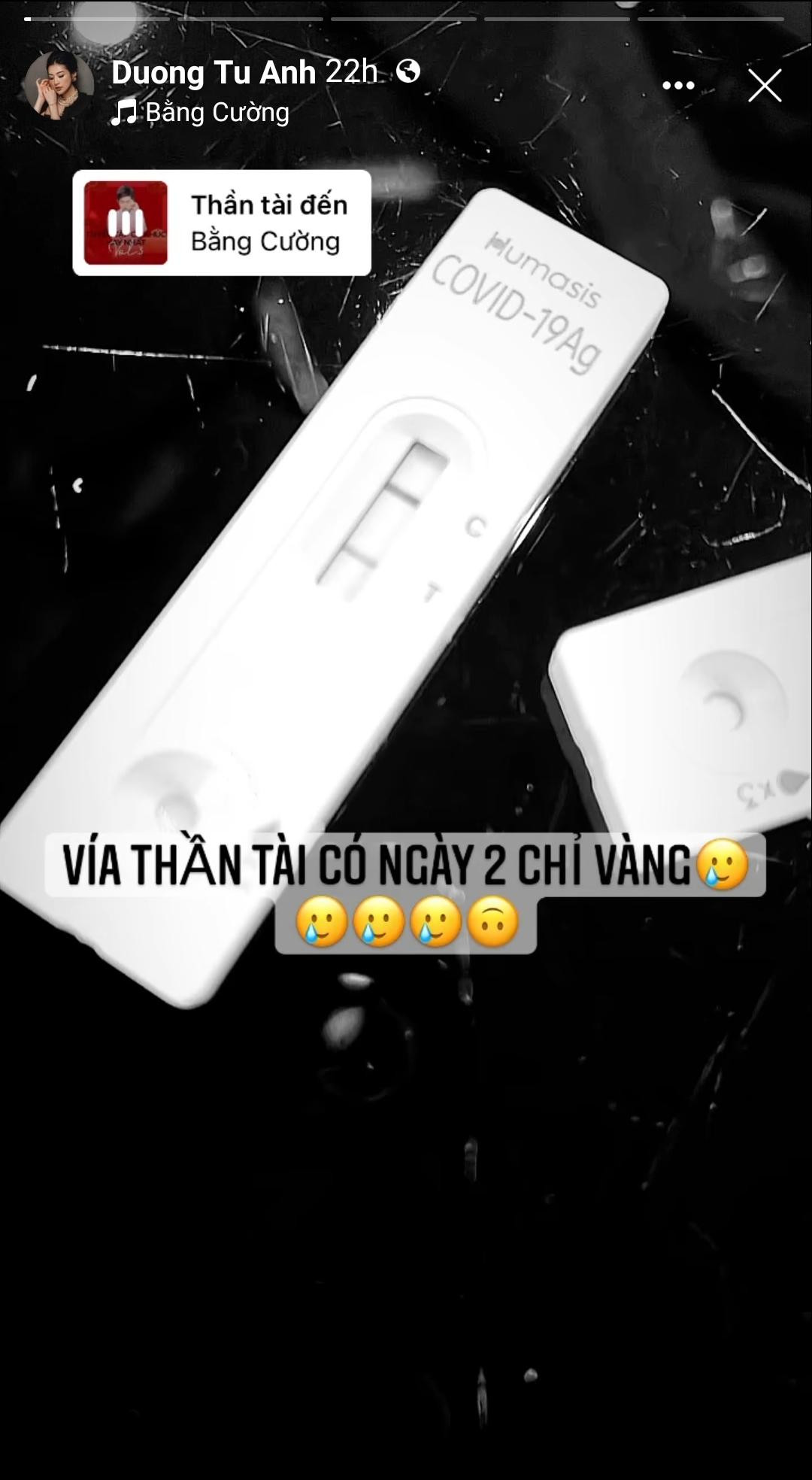 Á hậu Tú Anh đăng tải hình ảnh que test nhanh hiện 2 vạch. Á hậu Tú Anh đăng tải hình ảnh que test nhanh hiện 2 vạch.
