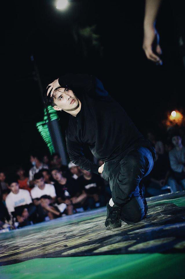 ...và Loi The Boi gây ấn tượng bởi nhan sắc thu hút cùng trận battle nảy lửa. ...và Loi The Boi gây ấn tượng bởi nhan sắc thu hút cùng trận battle nảy lửa.