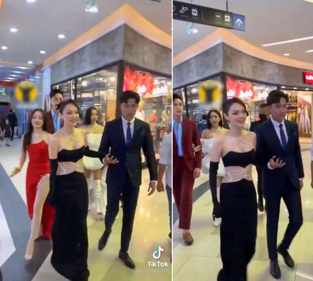 "Soi" thiết kế của 2 mỹ nhân tại sự kiện, quả thật bộ váy của Minh Hằng khá khó khăn cho việc di chuyển. "Soi" thiết kế của 2 mỹ nhân tại sự kiện, quả thật bộ váy của Minh Hằng khá khó khăn cho việc di chuyển.