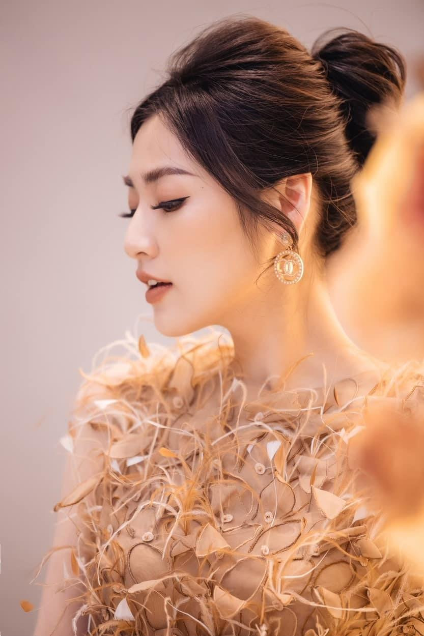 Sức khỏe của nàng hậu khiến người hâm mộ lo lắng. Sức khỏe của nàng hậu khiến người hâm mộ lo lắng.