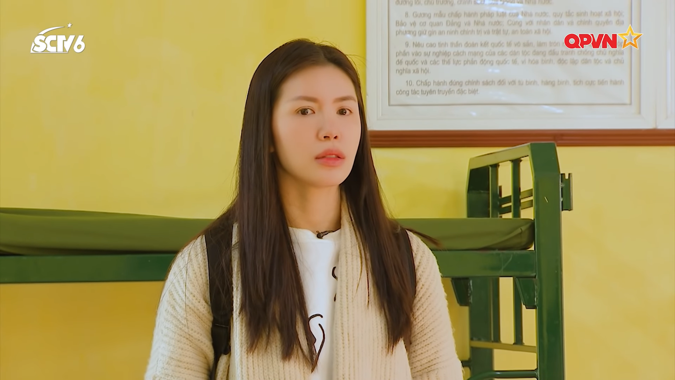 Cô nàng còn liên tục mắc lỗi khiến Trung đội trưởng phải nhắc nhở nhiều lần.