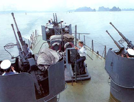Pháo phòng không 2 nòng 25mm và 2 nòng 37mm trang bị trên các tàu pháo kiểu cũ của Hải quân Nhân dân Việt Nam