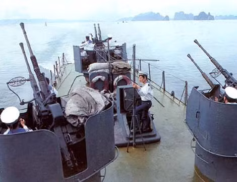 Pháo phòng không 2 nòng 25mm và 2 nòng 37mm trang bị trên các tàu pháo kiểu cũ của Hải quân Nhân dân Việt Nam