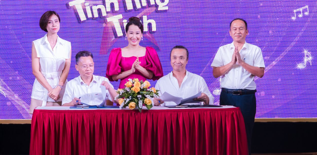 Lễ ký biên bản hợp tác Tinh Ting Tinh. Lễ ký biên bản hợp tác Tinh Ting Tinh.