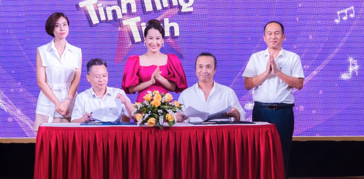 Lễ ký biên bản hợp tác Tinh Ting Tinh. Lễ ký biên bản hợp tác Tinh Ting Tinh.
