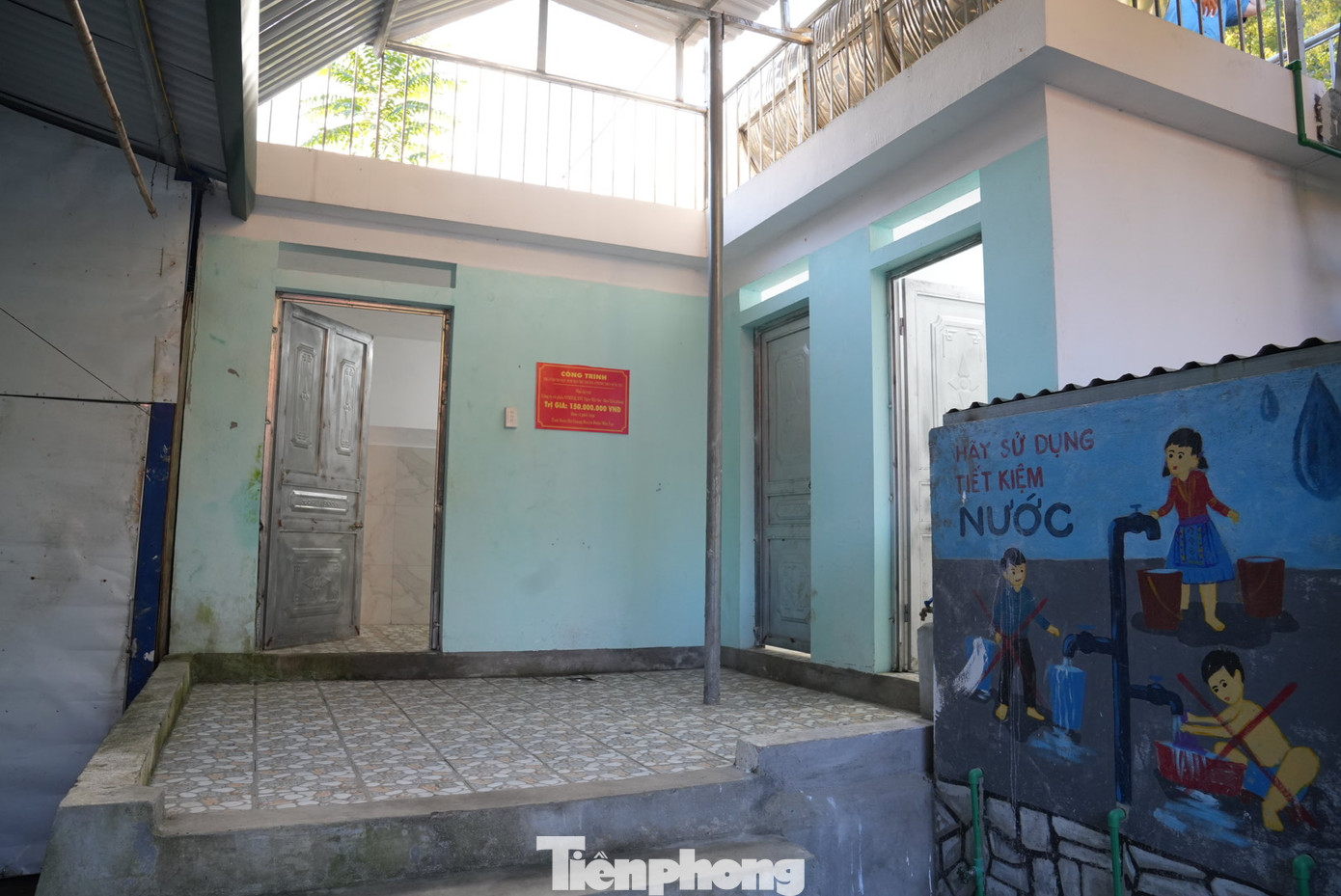 Công trình nhà tắm giúp học sinh cải thiện điều kiện sinh hoạt, vệ sinh hằng ngày. Ảnh: Bảo Anh. Công trình nhà tắm giúp học sinh cải thiện điều kiện sinh hoạt, vệ sinh hằng ngày. Ảnh: Bảo Anh.