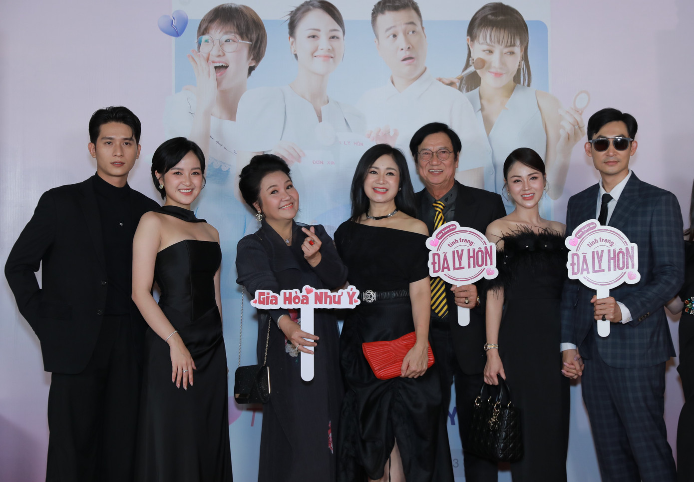 Dàn nghệ sĩ, diễn viên quen thuộc xuất hiện trong Tình trạng: Đã ly hôn.