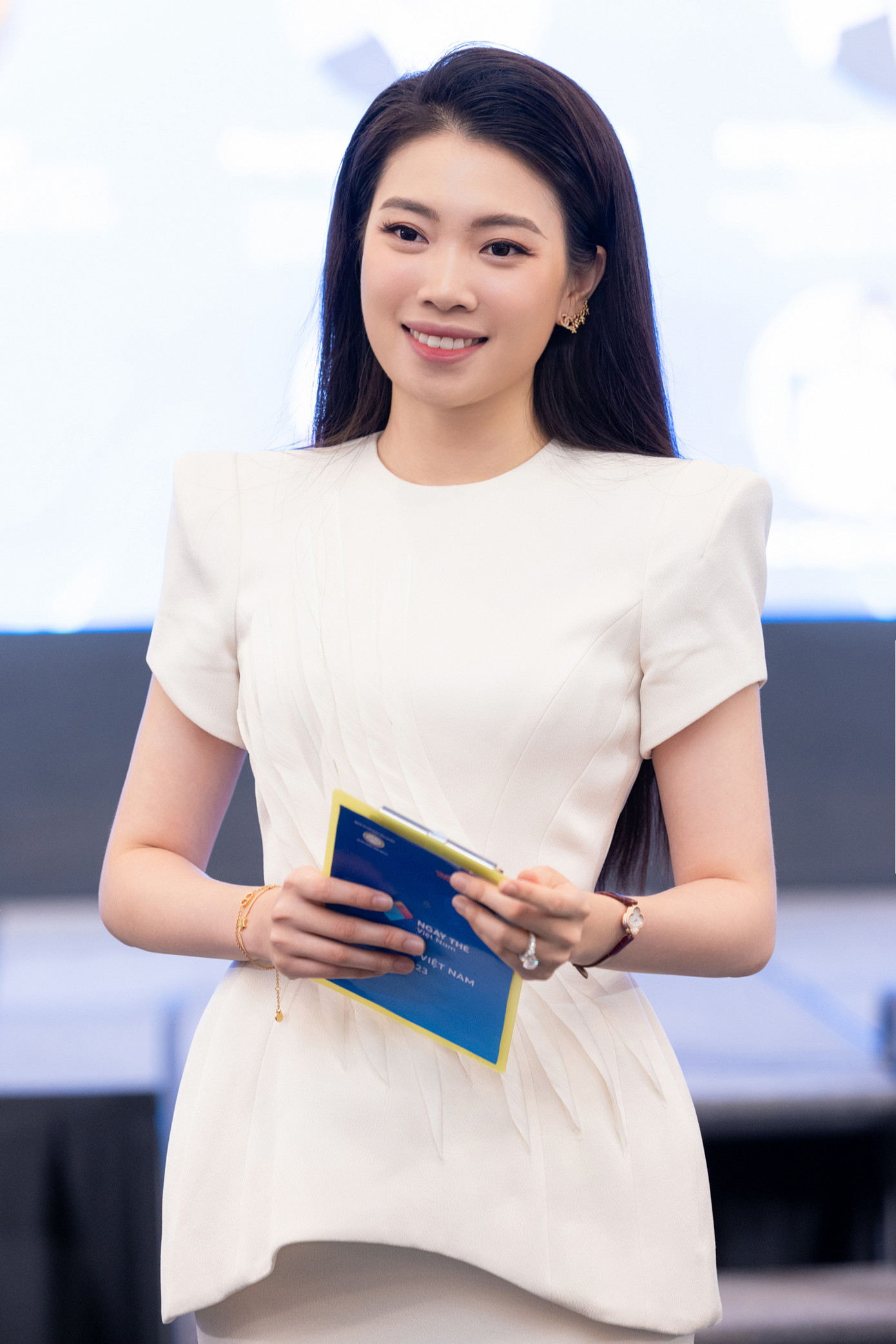 Trước khi trở thành BTV của VTV, Điệp Anh từng là sinh viên xuất sắc. Cô là Chủ tịch Hội Sinh viên Trường Đại học Ngoại thương, được tặng danh hiệu Cán bộ Đoàn có thành tích xuất sắc năm 2016, 2017 do Thành đoàn Hà Nội khen tặng, Á Khôi 1 cuộc thi Duyên dáng Ngoại thương 2015.