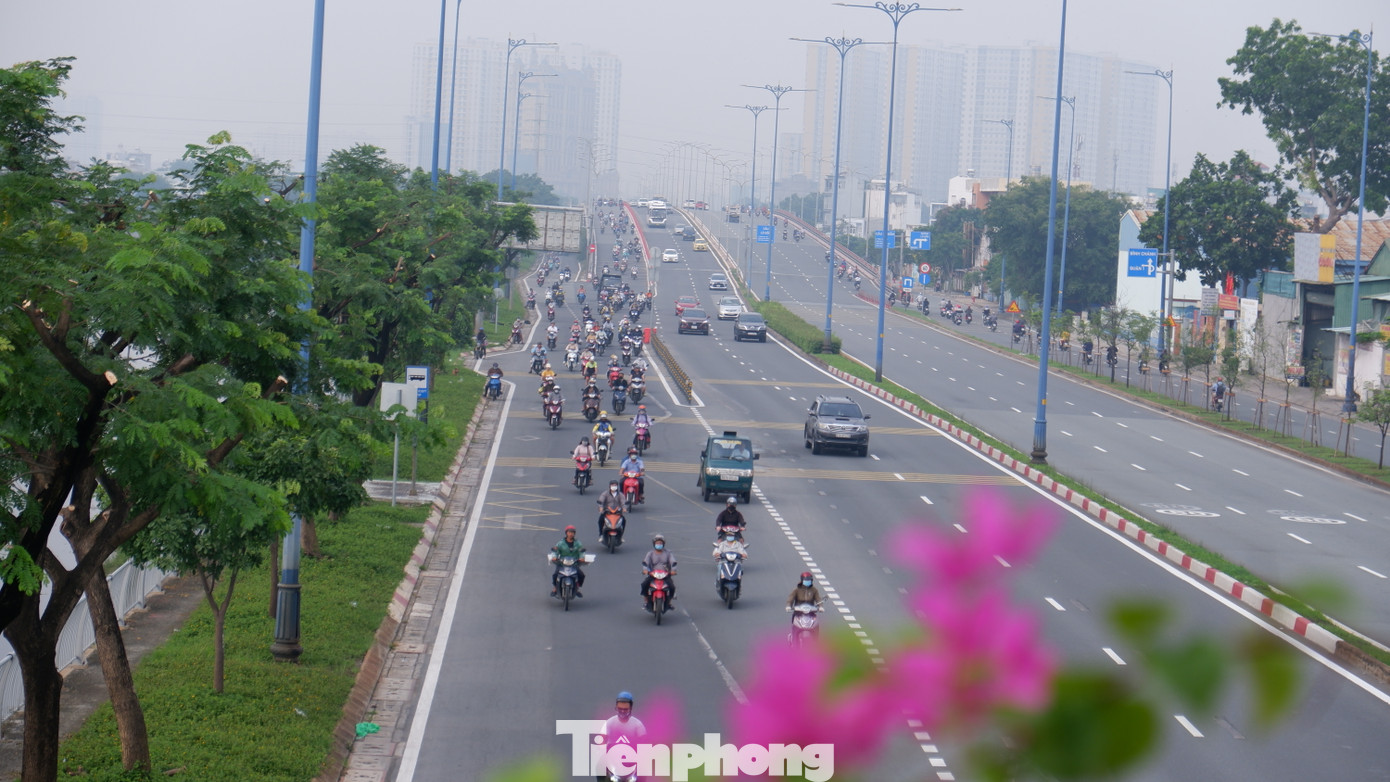 Đường Võ Văn Kiệt (đoạn qua quận 6) lúc gần 9 giờ sáng.