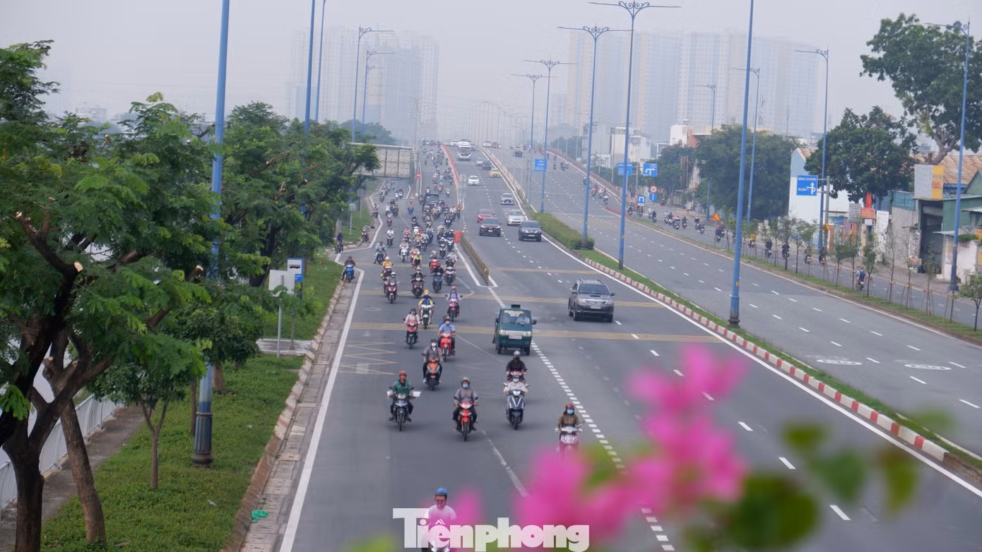 Đường Võ Văn Kiệt (đoạn qua quận 6) lúc gần 9 giờ sáng. Đường Võ Văn Kiệt (đoạn qua quận 6) lúc gần 9 giờ sáng.