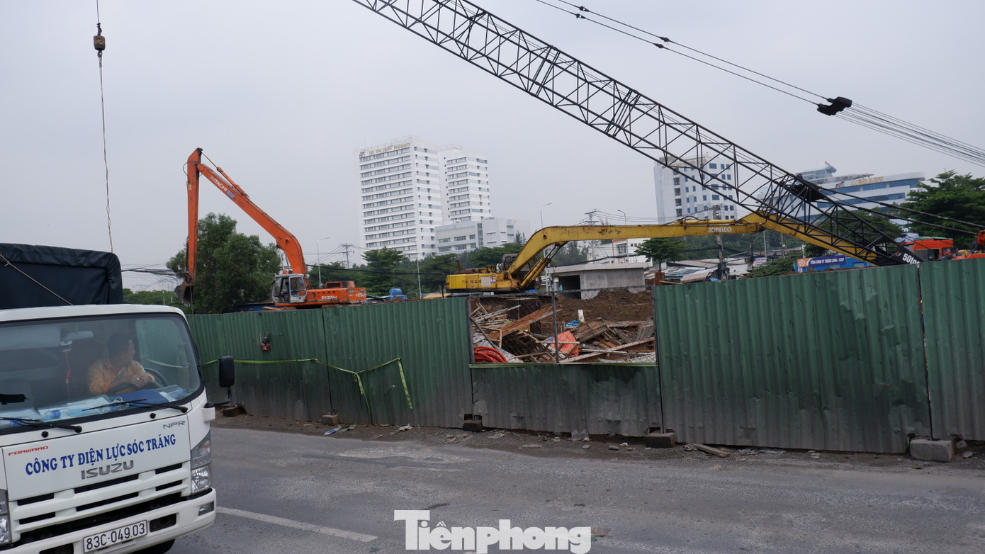 Chia sẻ với PV, nhiều tài xế cho biết họ rất ngán ngẩm khi phải đi qua đoạn đường này.