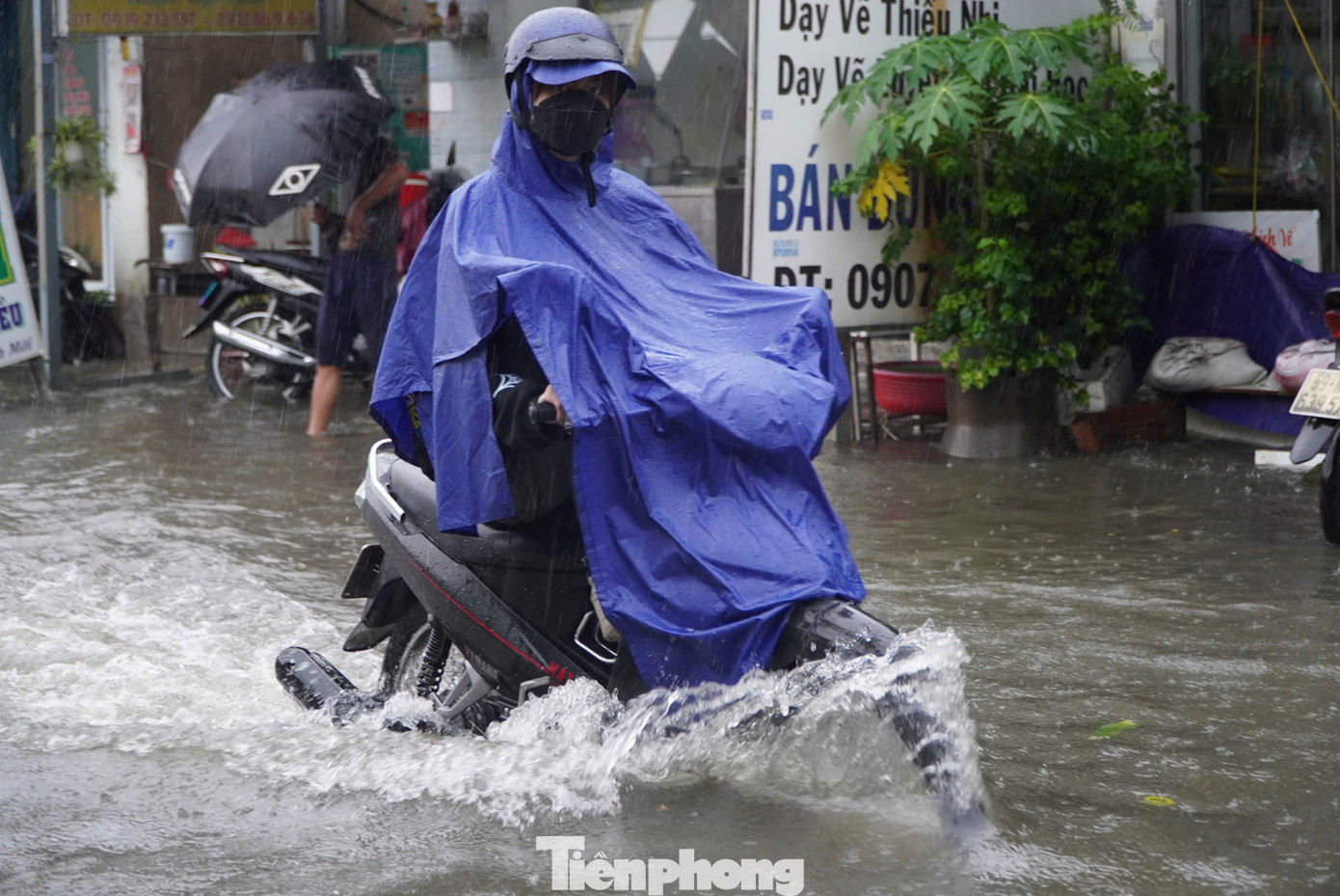 Theo ghi nhận của PV, từ sáng đến chiều 21/9, nhiều nơi tại TPHCM xuất hiện mưa trên diện rộng.