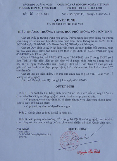 Quyết định thôi việc do hiệu trưởng Nguyễn Tấn Cảnh ký. Ảnh: Dân Trí