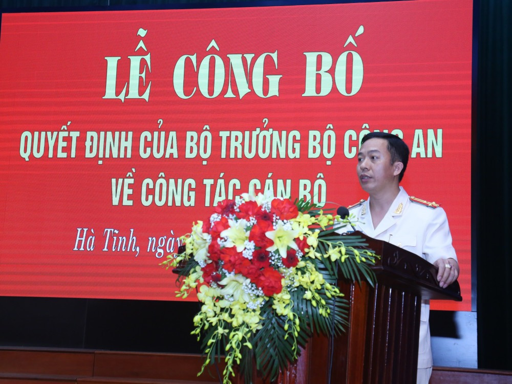 Thượng tá Nguyễn Trung Kiên - Phó giám đốc Công an tỉnh Hà Tĩnh phát biểu nhận nhiệm vụ. Ảnh: Báo Hà Tĩnh.