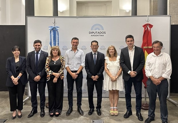 Ra mắt nhóm Nghị sỹ Hữu nghị Argentina-Việt Nam tại trụ sở cơ quan lập pháp Argentina với mong muốn thúc đẩy hơn nữa mối quan hệ truyền thống giữa hai nước (2023). (Ảnh: Hoài Nam/TTXVN) Ra mắt nhóm Nghị sỹ Hữu nghị Argentina-Việt Nam tại trụ sở cơ quan lập pháp Argentina với mong muốn thúc đẩy hơn nữa mối quan hệ truyền thống giữa hai nước (2023). (Ảnh: Hoài Nam/TTXVN)