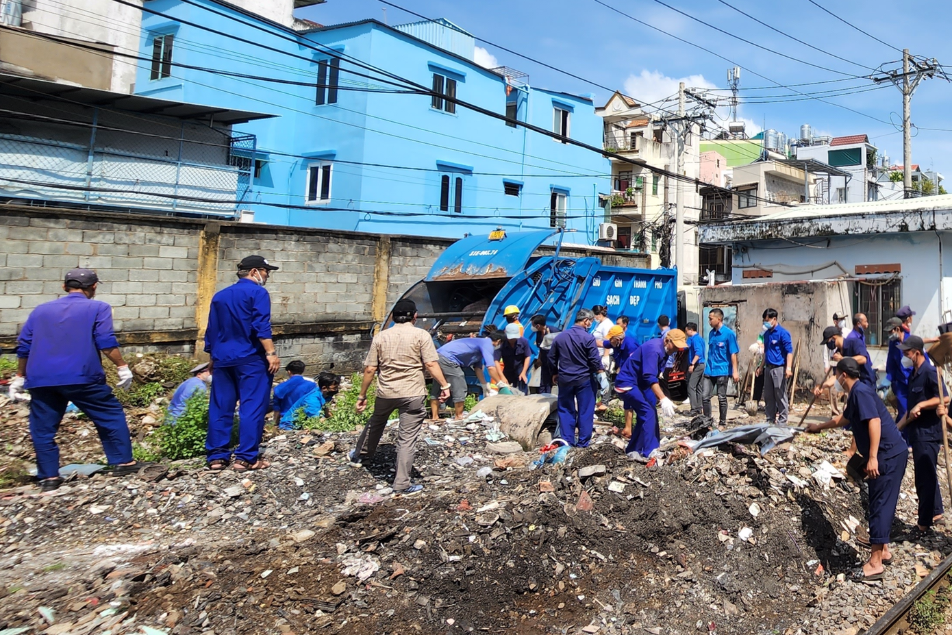 Cứ cách vài tháng, phường 11, quận 3, TPHCM, sẽ ra quân dọn dẹp rác một lần (Ảnh: NVCC).