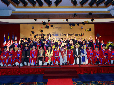 Sinh viên tốt nghiệp Khoa Quốc tế, Đại học Quốc gia Hà Nội được thị trường lao động Việt Nam và nước ngoài đánh giá cao