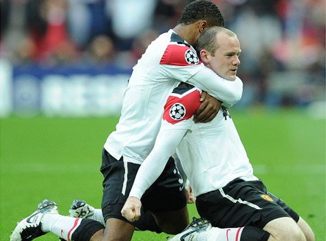 Rooney cũng lóe sáng với pha lập công bị cho là đã việt vị