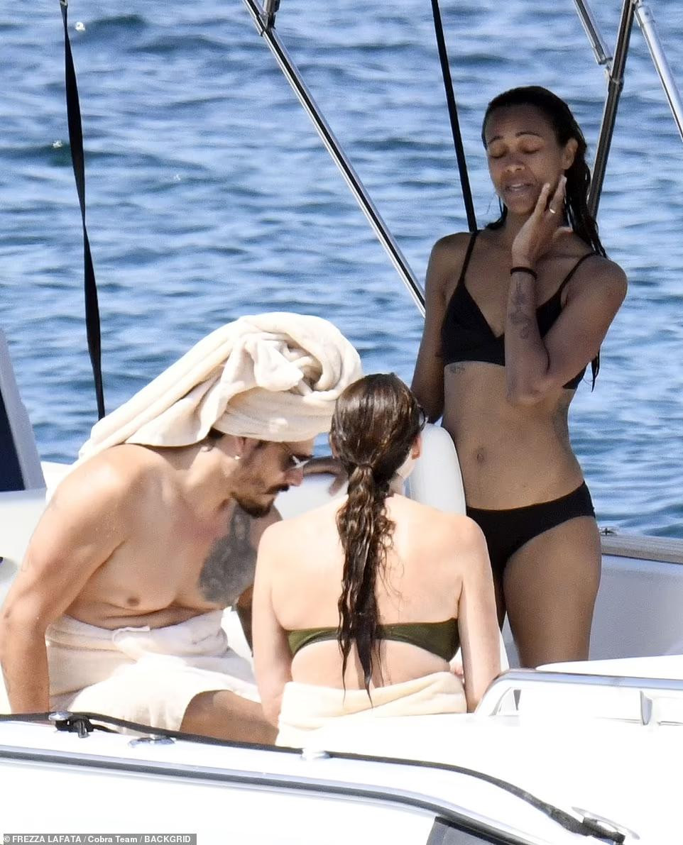 Người đẹp 7x nổi tiếng với các vai diễn trong The Guardians Of The Galaxy và Avatar. Cô sẽ đóng vai Neyriti trong Avatar 2 dự kiến ra mắt vào tháng 12 năm 2022.