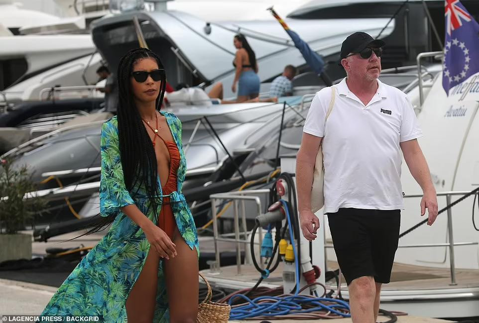 Lilian là người không liên quan đến showbiz. Cô trở nên nổi tiếng sau khi hẹn hò tay vợt từng ba lần vô địch Wimbledon.