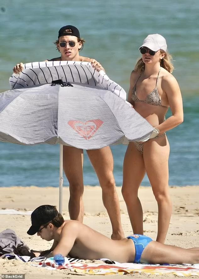 Kyle Niesler - bạn trai của Ariarne Titmus cũng là vận động viên bơi lội. Cặp đôi vừa kỷ niệm 1 năm yêu nhau vào tháng 4 vừa qua.