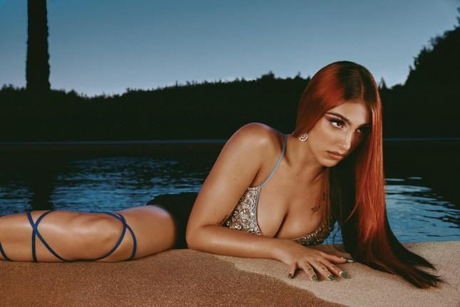 Nàng mẫu sinh năm 1996 khoe sắc vóc sexy đầy hoang dại trong loạt ảnh trên tạp chí Vanity Fair gần đây. Nàng mẫu sinh năm 1996 khoe sắc vóc sexy đầy hoang dại trong loạt ảnh trên tạp chí Vanity Fair gần đây.