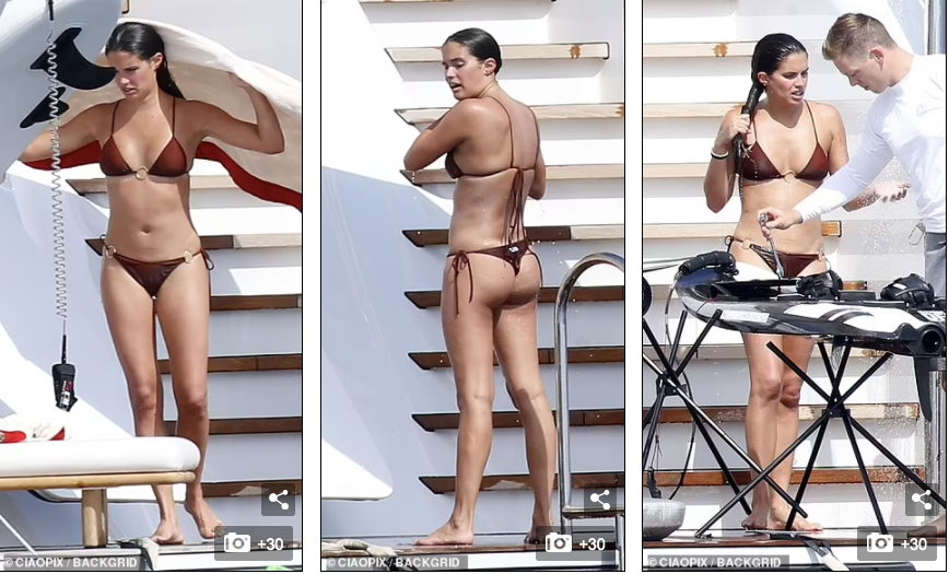 Cả hai cũng đều từng xuất hiện trên tạp chí áo tắm danh tiếng Sports Illustrated (SI) Swimsuit. Sara Sampaio còn ghi dấu là người mẫu Bồ Đào Nha đầu tiên xuất hiện trên SI Swimsuit vào năm 2014. Vài năm gần đây, Sara Sampaio vắng bóng trên ấn phẩm này thì Kelsey Merritt vẫn liên tục góp mặt.