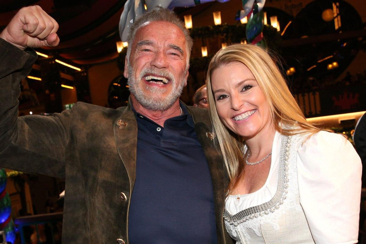 Arnold Schwarzenegger hiện có cuộc sống hạnh phúc bên bạn gái Heather Milligan.