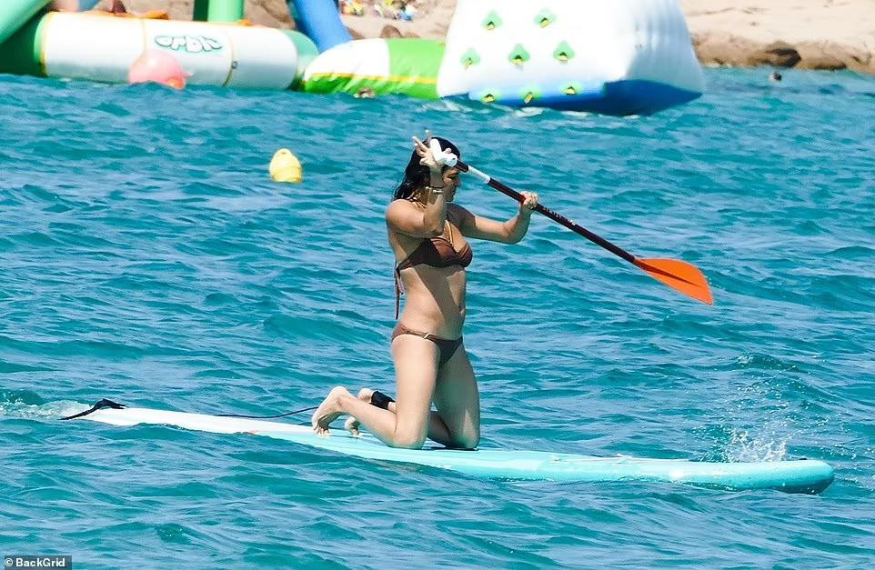 Michelle Rodriguez được biết đến với vai nữ chính trong bộ phim độc lập Girlfight (2000). Đây chính là bộ phim giúp tên tuổi nữ diễn viên xuất hiện tràn ngập ở loạt sự kiện điện ảnh độc lập lớn như Independent Spirit Awards, LHP Deauville, Las Vegas Film Critic, Gotham Awards, …