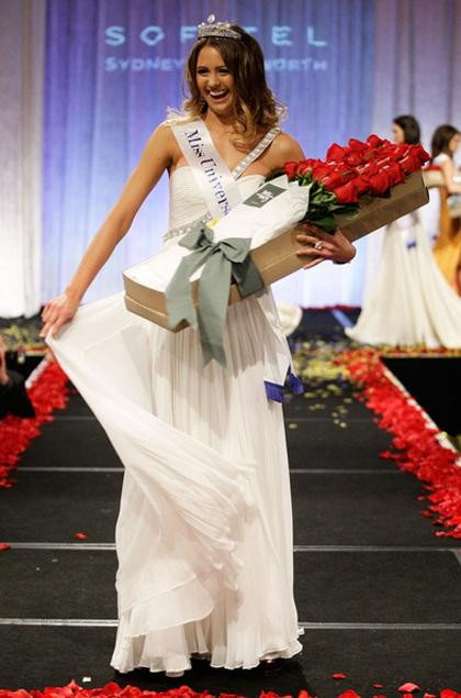 Jesinta Campbell đăng quang Hoa hậu Hoàn vũ Australia 2010 hôm 16/6 cùng năm. Trước đó, cô đã là người mẫu nổi tiếng ở xứ sở chuột túi.