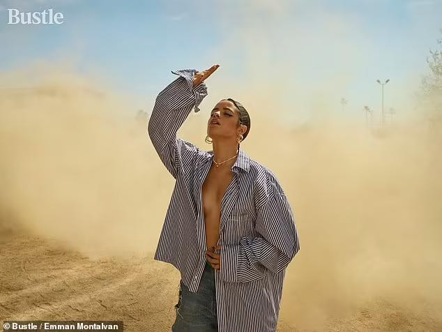 Giọng ca 9x để ngực trần táo bạo chụp ảnh. Không còn là "bà thím", Camila Cabello trình diễn chuyên nghiệp, phong cách và thần thái đầy cuốn hút trong loạt ảnh tạp chí này.