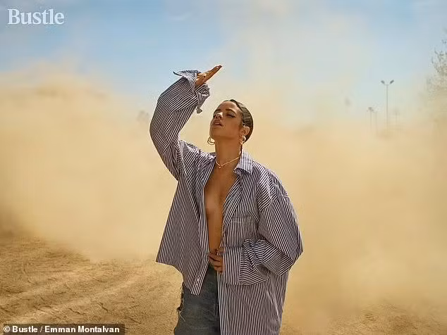 Giọng ca 9x để ngực trần táo bạo chụp ảnh. Không còn là "bà thím", Camila Cabello trình diễn chuyên nghiệp, phong cách và thần thái đầy cuốn hút trong loạt ảnh tạp chí này.