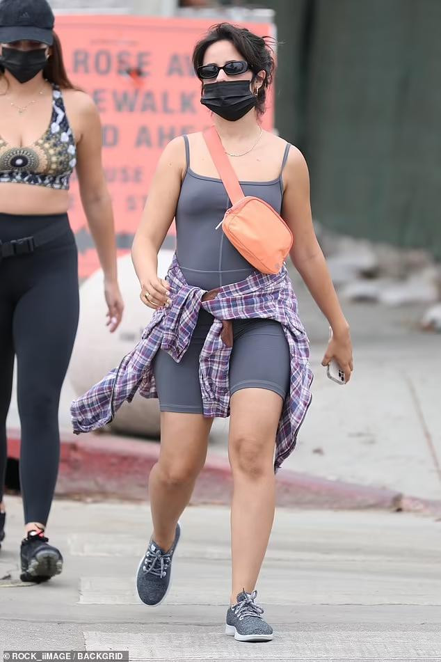 Thời gian dịch giã gần đây, giọng ca "Havana" luôn xuất hiện trước công chúng với hình ảnh đầu bù tóc rối, thân hình ngày càng phát tướng. Dường như cô chẳng quan tâm hay chăm chút đến ngoại hình của mình.