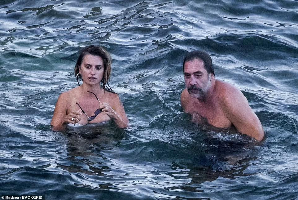 Nữ diễn viên "Vanilla Sky" có cuộc hôn nhân hạnh phúc hơn một thập kỷ bên chồng diễn viên nổi tiếng cùng quê nhà là Javier Bardem (SN 1969) và 2 con chung.