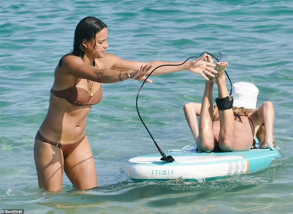 Đặc biệt, Girlfight đã nhận được giải thưởng cao nhất của LHP Sundance và giải “Award of the Youth” tại LHP Cannes năm 2000.