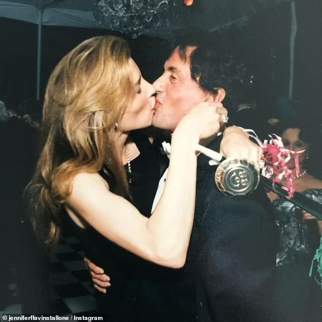 Những hình ảnh "tình bể bình" của vợ chồng họ kể từ khi bắt đầu hẹn hò vào năm 1988.