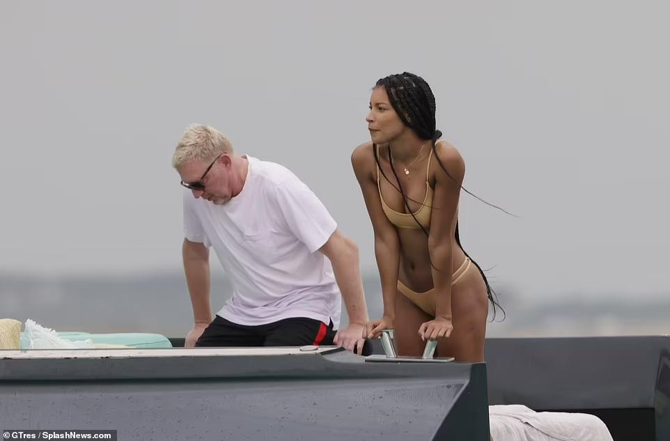 Trước mối tình hiện tại, Boris Becker ly dị vợ Lilly Becker - người mẫu Hà Lan - vào năm 2018 sau 9 năm hôn nhân và 13 năm bên nhau. Con trai của cặp đôi là Amadeus ra đời năm 2010. Trước đó, anh có hai con trai với vợ đầu Barbara và một con gái ngoài hôn nhân.