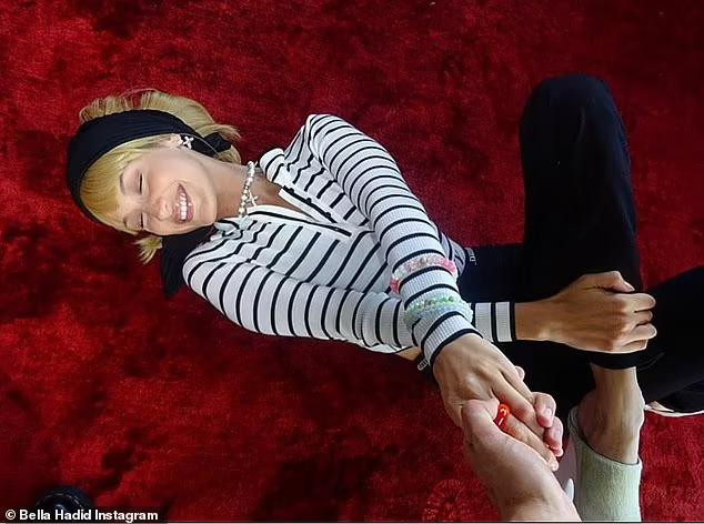 Loạt ảnh dù mặc trang phục kín đáo nhưng vẫn cho thấy thân hình mảnh mai, body cưc phẩm của nàng mẫu 9x. Loạt ảnh dù mặc trang phục kín đáo nhưng vẫn cho thấy thân hình mảnh mai, body cưc phẩm của nàng mẫu 9x.