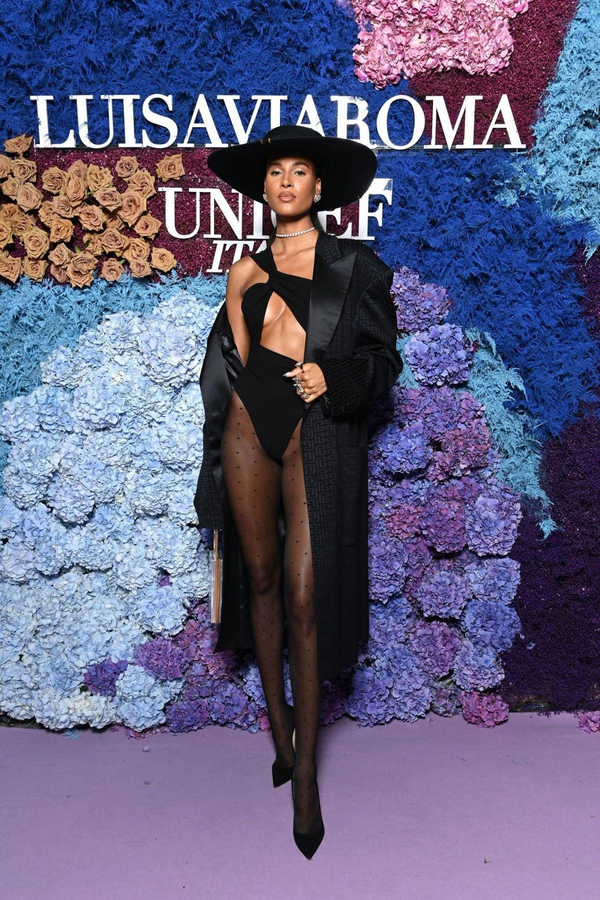 Người đẹp sinh năm 1994 đến từ Pháp sở hữu làn da rám nắng, body đẹp như tượng tạc với chiều cao 1m82.