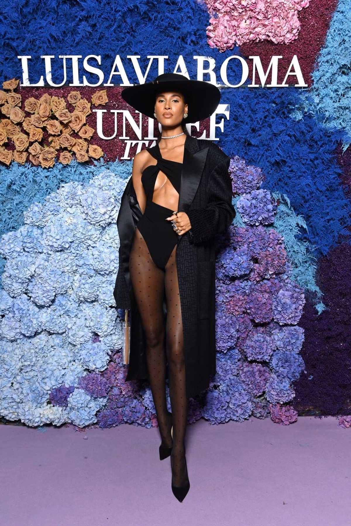 Người đẹp sinh năm 1994 đến từ Pháp sở hữu làn da rám nắng, body đẹp như tượng tạc với chiều cao 1m82.